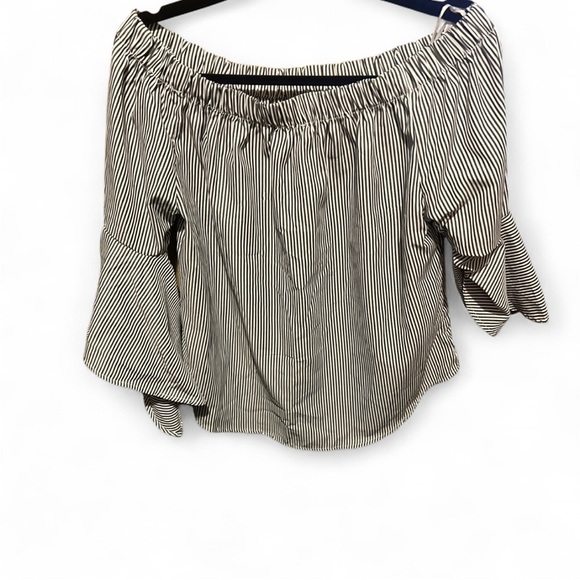 Elegant Off-Shoulder Striped Blouse with Floral Detail - Picture 2 of 3